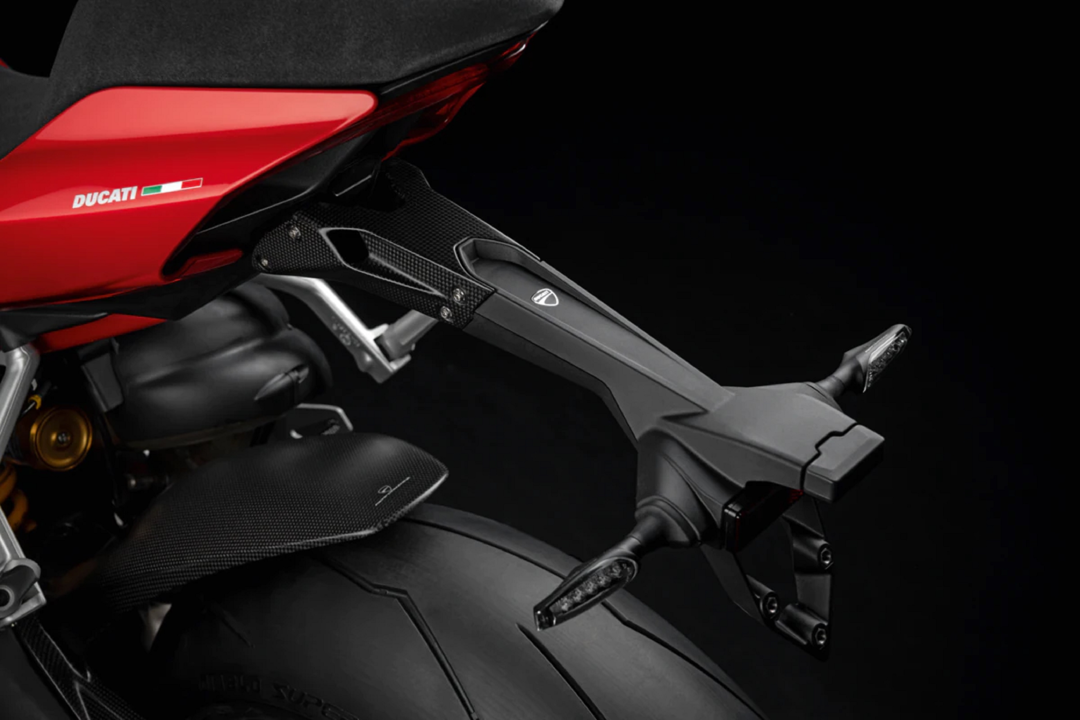 Ducati Kennzeichenhalter aus Carbon matt - Alex Bikeshop - Ducati ·  Kawasaki · Zubehör · Bekleidung kaufen